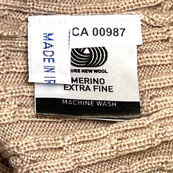 Castle of Ireland Irish Merino Wool Cable Knit V Neck Sweater M Tan Quiet Luxury - Picture 7 of 11